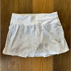 Lululemon Pace Rival Mid Rise Skirt - White Pattern Size 2